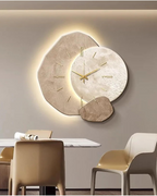 Lune Aura Clock