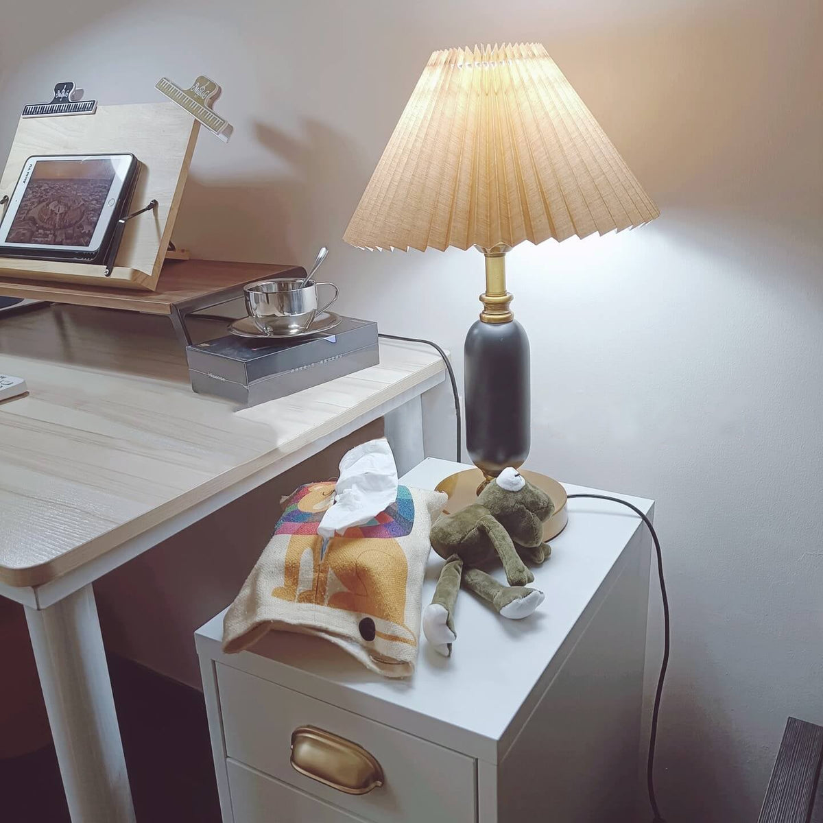 Retro Pleated Column Table Lamp