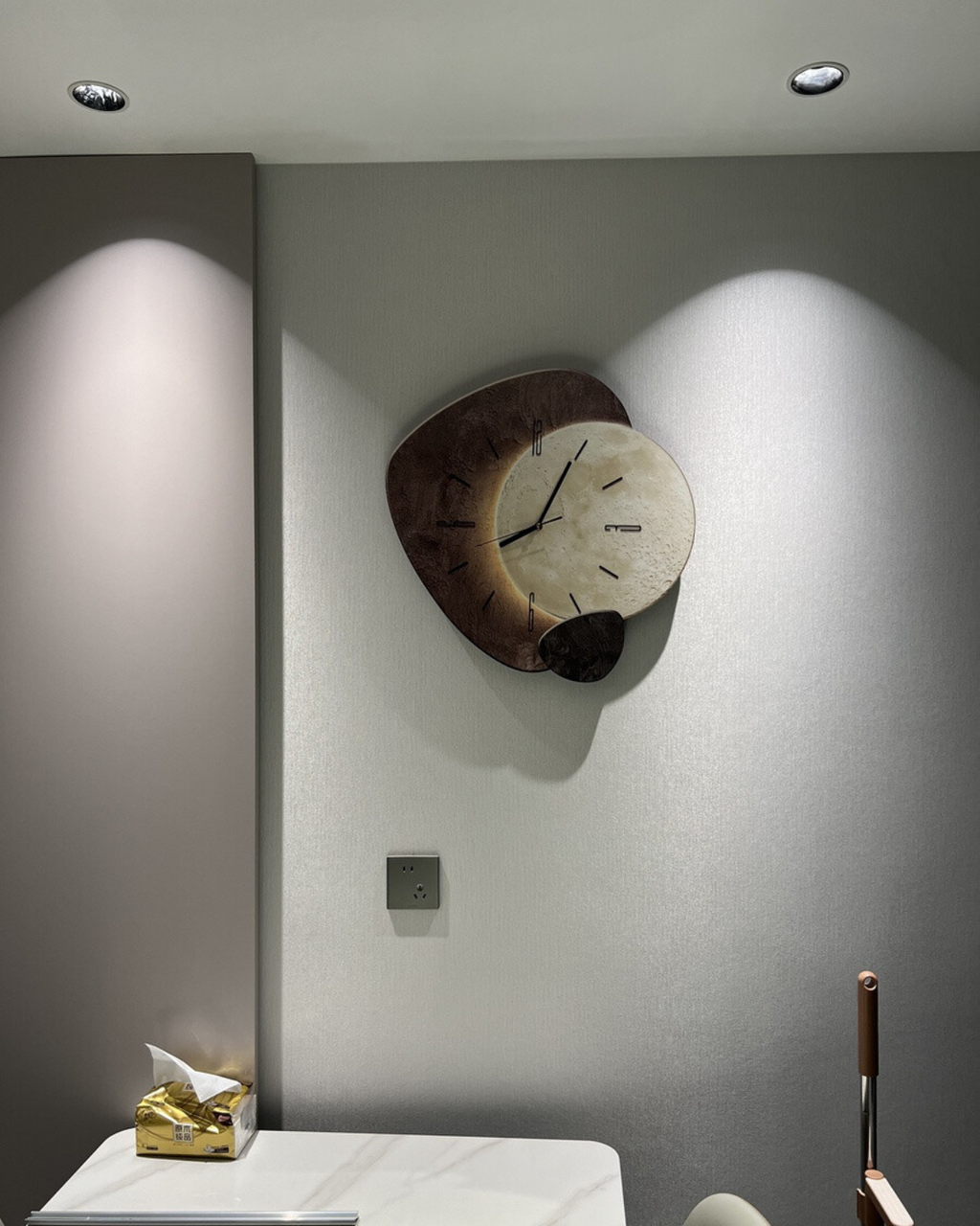 Lune Aura Clock