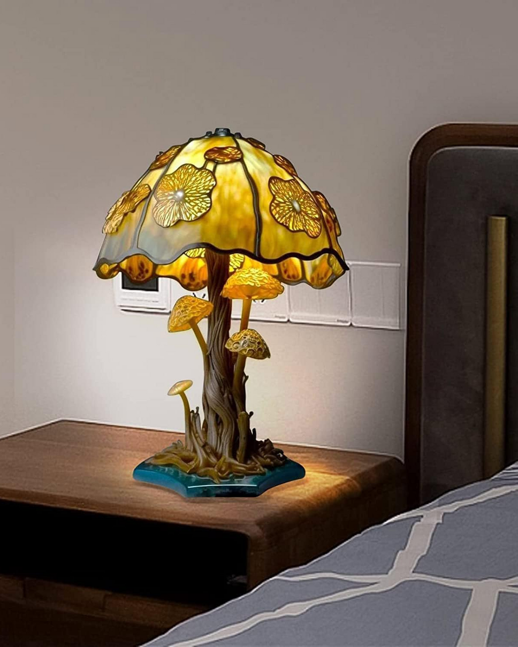 Mushroom Stained-Glass Table Lamp