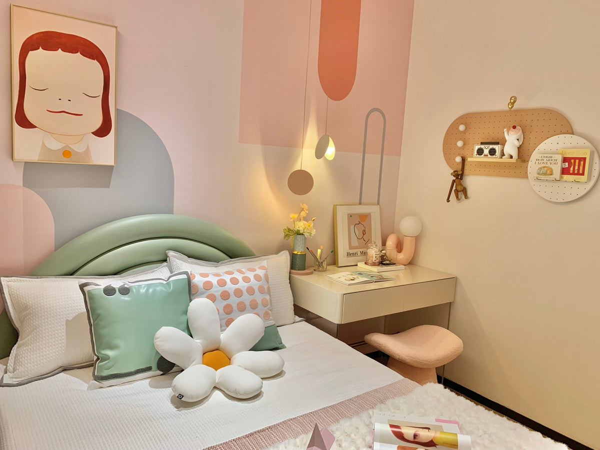 Neo Sculptural Table Lamp
