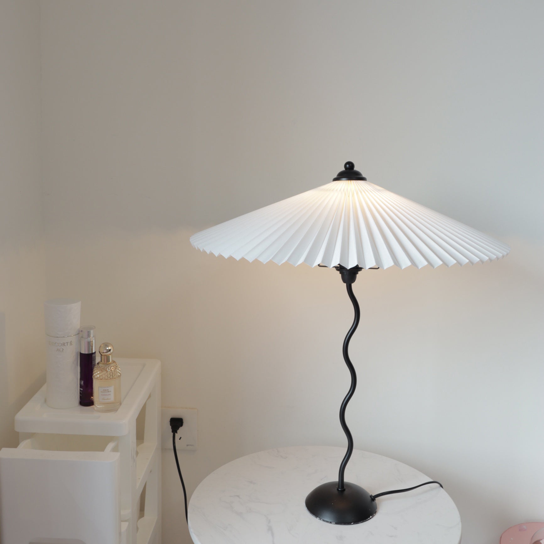 Squiggle Pleated Table Lamp