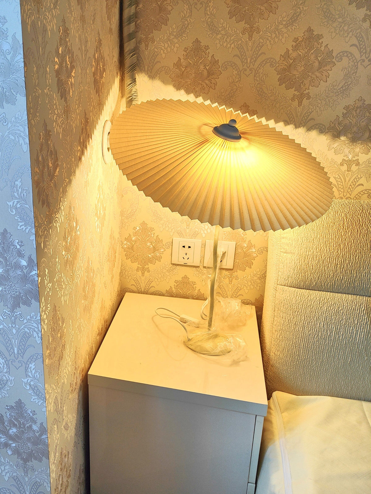 Squiggle Pleated Table Lamp