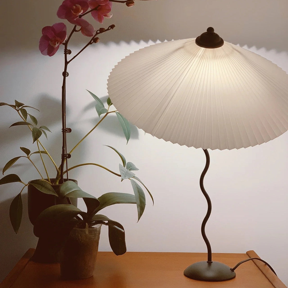 Squiggle Pleated Table Lamp