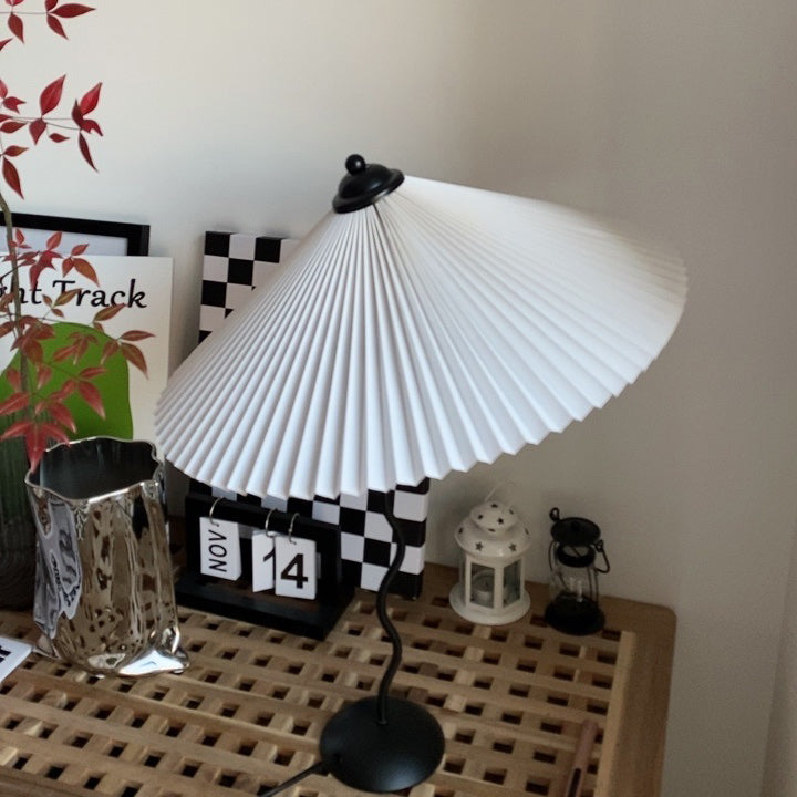 Squiggle Pleated Table Lamp