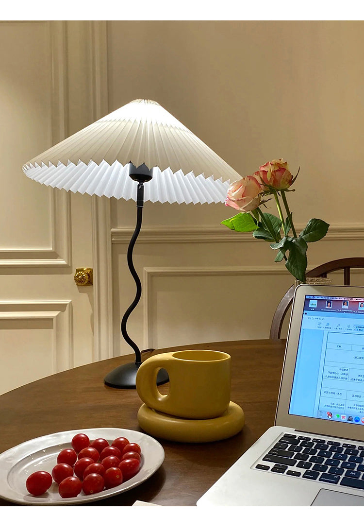 Squiggle Pleated Table Lamp