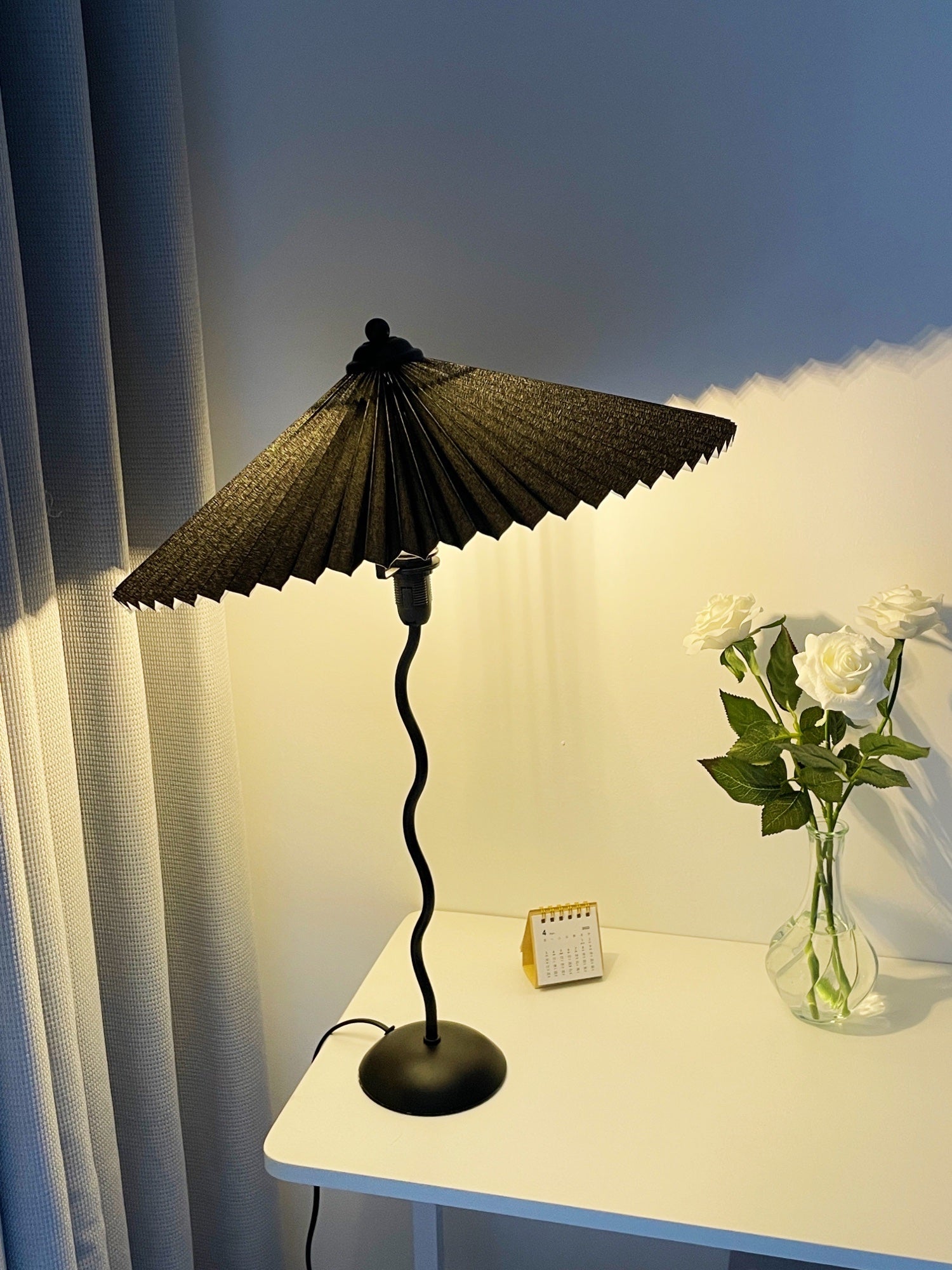 Squiggle Pleated Table Lamp
