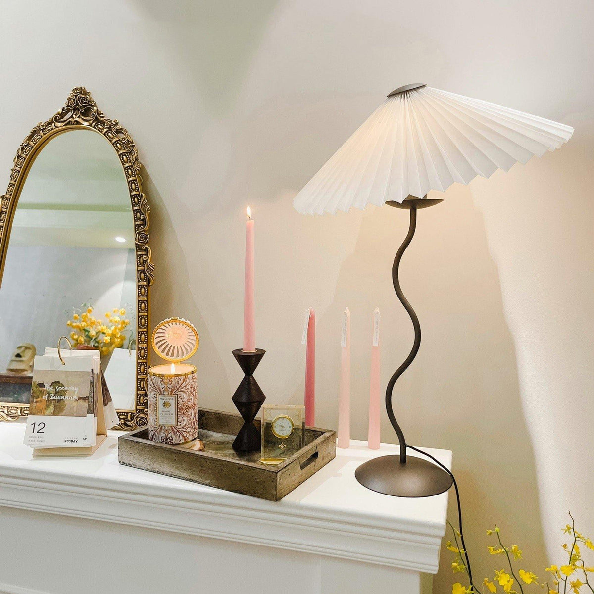 Squiggle Pleated Table Lamp