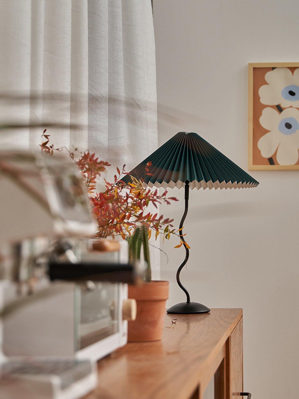 Squiggle Pleated Table Lamp
