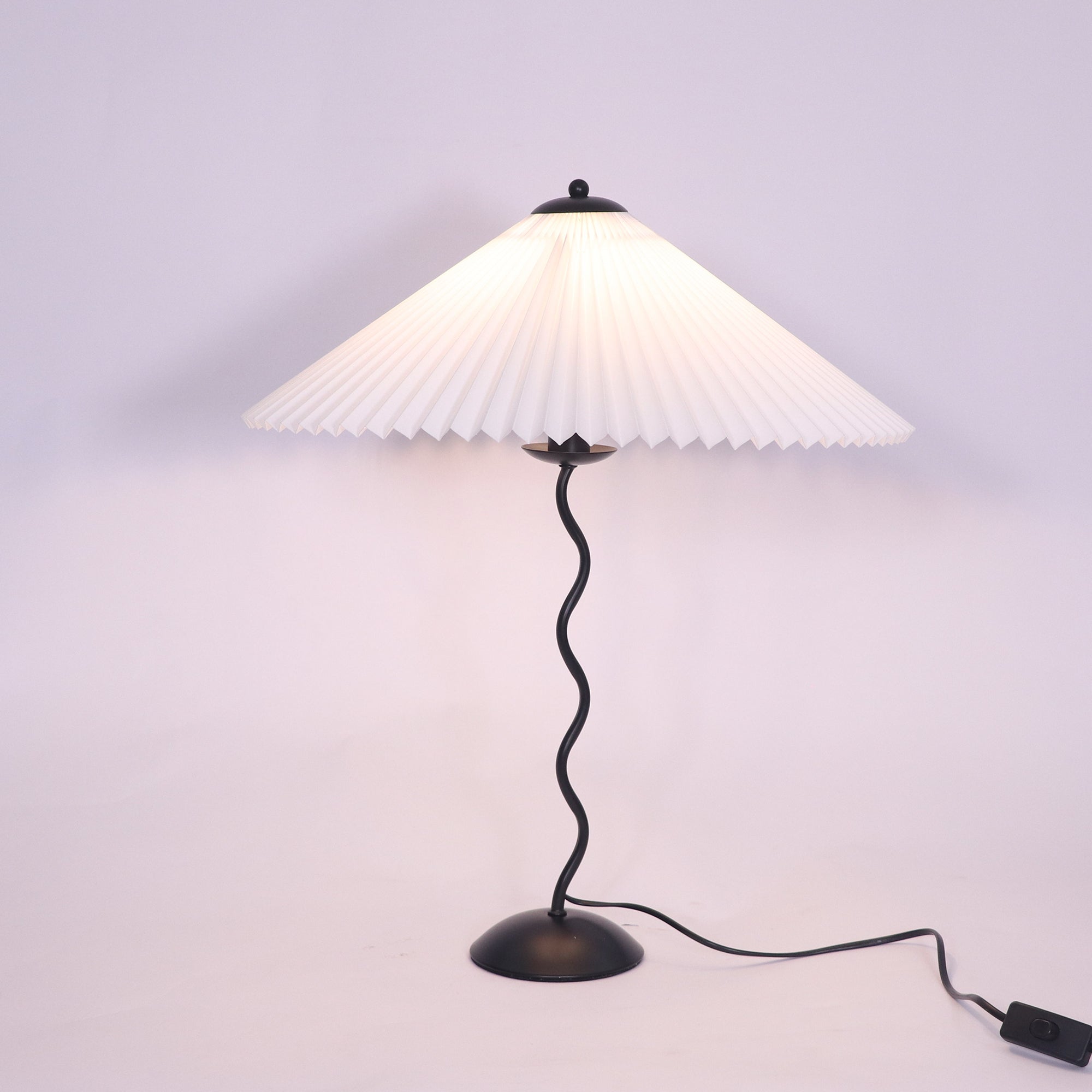 Squiggle Pleated Table Lamp