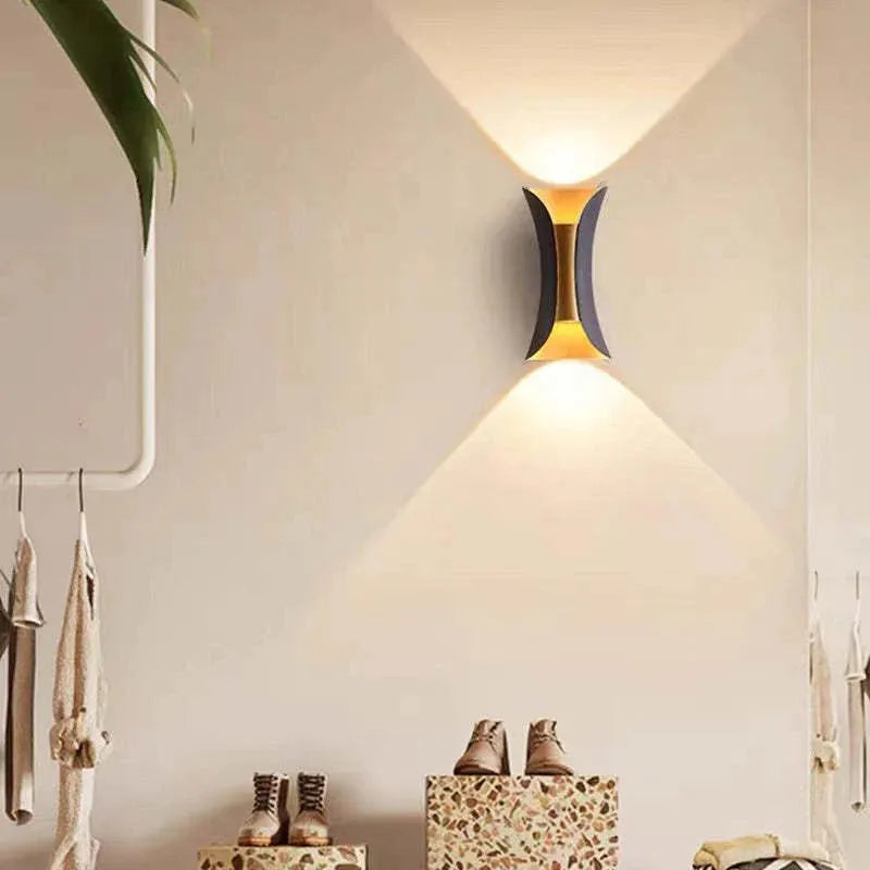 Ray Curved LED Outdoor Wall Light