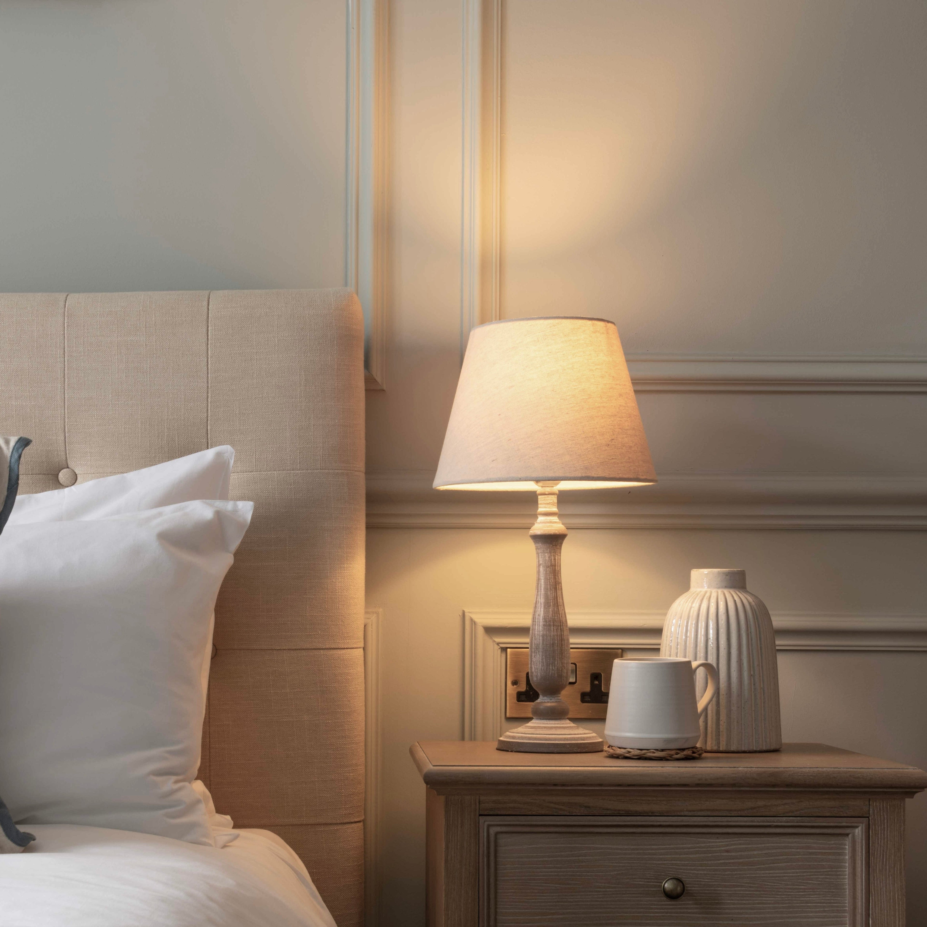 Country Wood Table Lamp