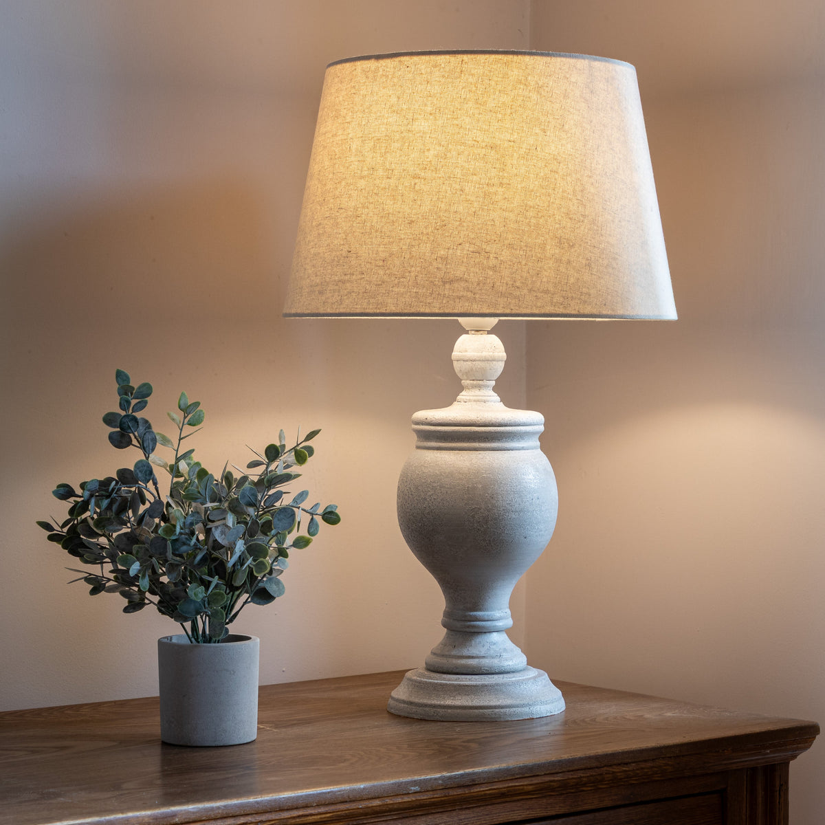Uthina Table Lamp